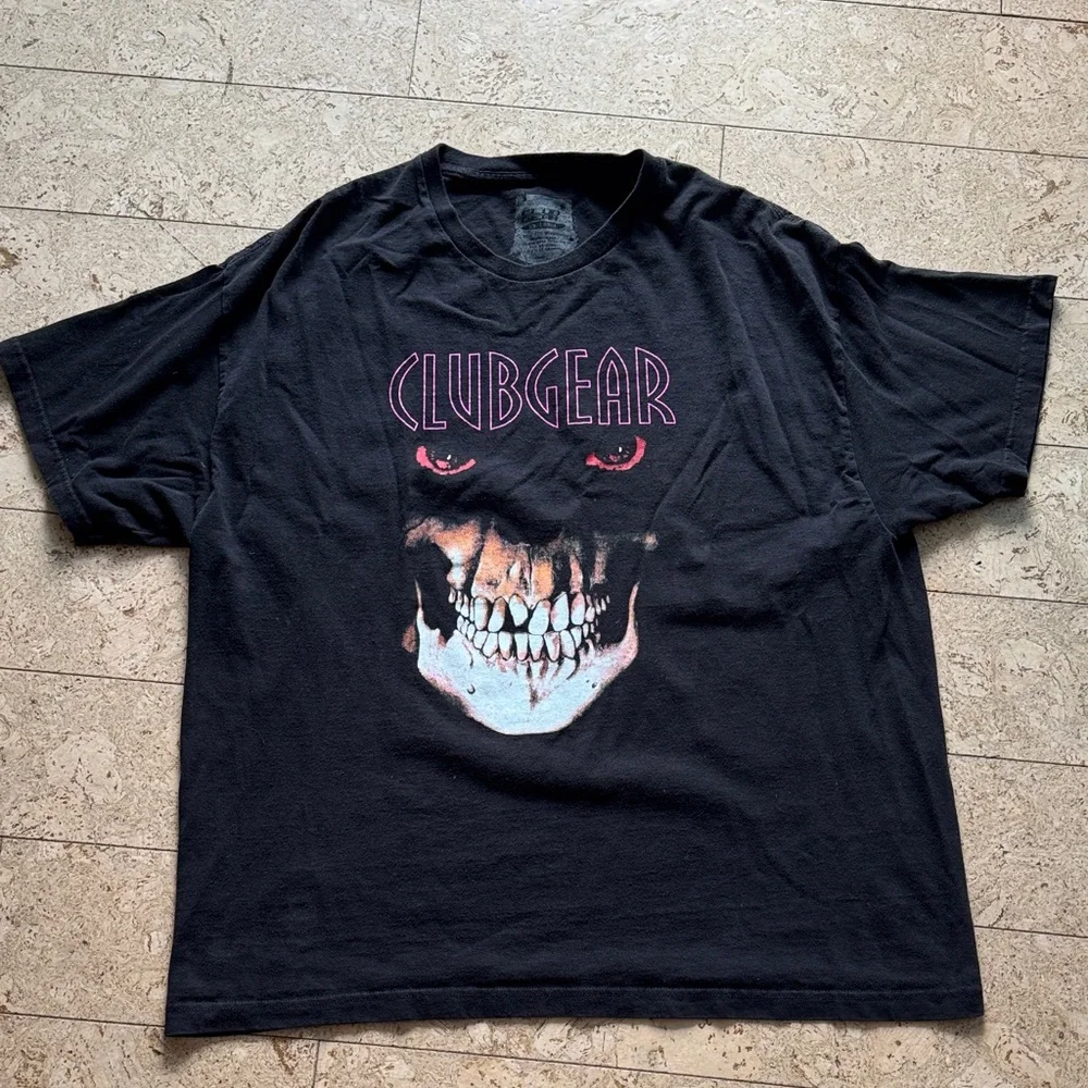 Club Gear T-Shirt - Picture 2 of 5